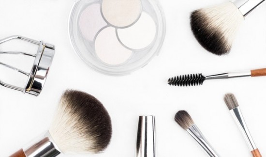 Castor Oil for Eyebrows (How to Grow Eyebrows with Castor Oil) | Castor Oil Guide