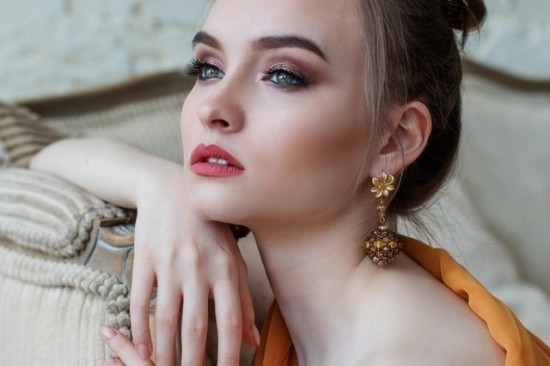 Castor Oil for Eyebrows (How to Grow Eyebrows with Castor Oil) | Castor Oil Guide