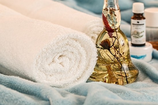 Castor Oil for Joint Pain | Castor Oil Guide