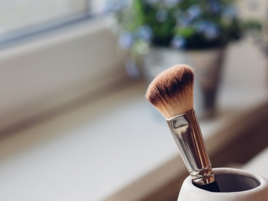 Castor Oil to Clean Makeup Brushes | Castor Oil Guide