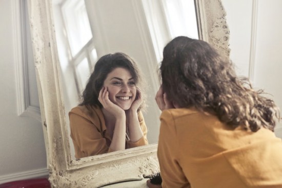 Can Castor Oil Clog Pores & Cause Acne? | Castor Oil Guide