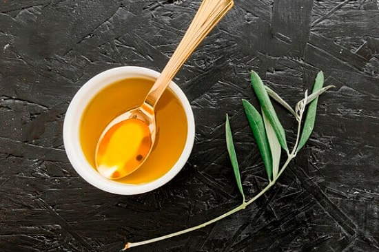 how to use castor oil for curly hair?