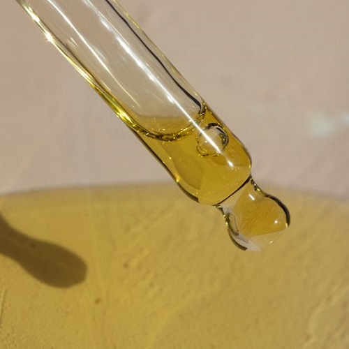 Can You Mix Castor Oil with Essential Oils? 2