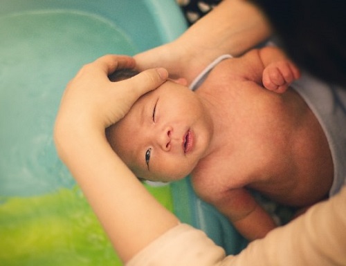 Is Applying Castor Oil on Baby's Hair Safe? 2