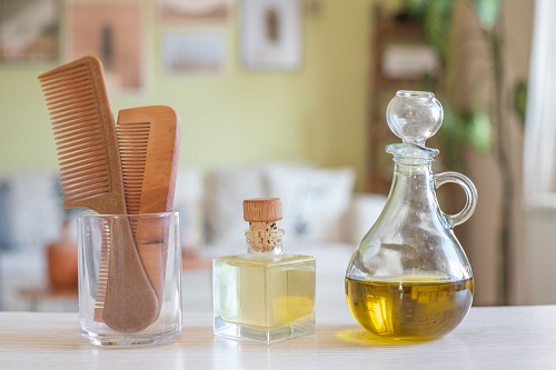 Is Castor Oil Good for Frizzy Hair? 2