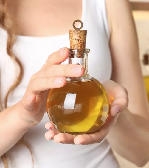 6 DIY Cuticle Oil Recipes for Strong Nails 3