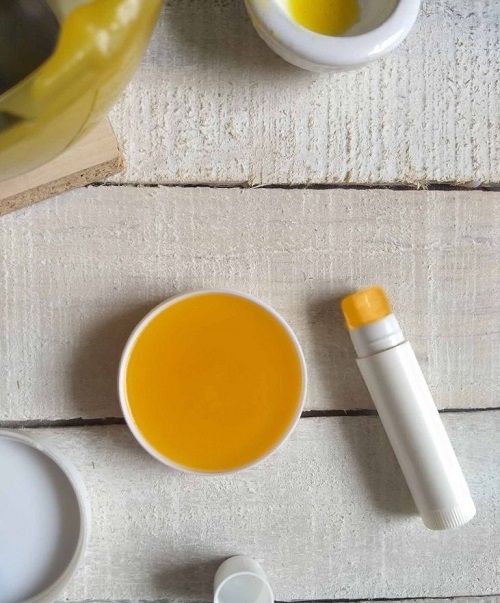 5 Homemade DIY Castor Oil Lip Balm Recipes 2