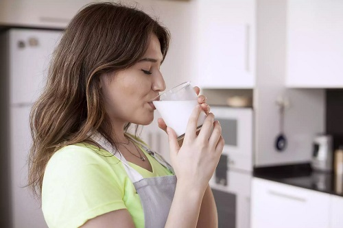 6 Benefits of Drinking Castor Oil with Milk at Night 2
