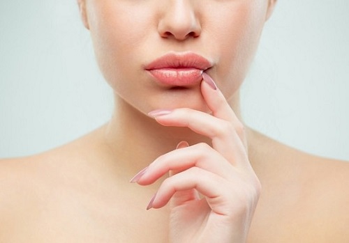 5 Homemade DIY Castor Oil Lip Balm Recipes 1