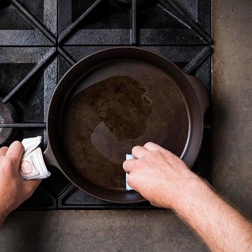 Seasoning Cast Iron with Grapeseed Oil | Benefits and Usage 3