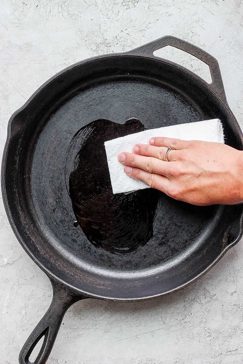 Seasoning Cast Iron with Coconut Oil | Benefits and Usage 3