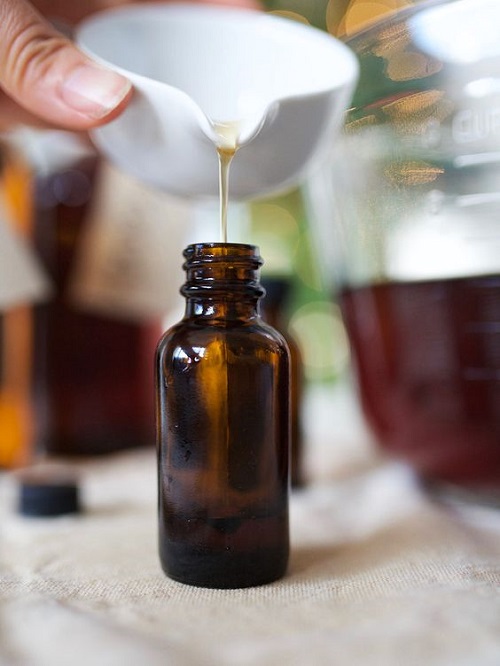 Castor Oil Pack for Back Pain | Benefits and Usage 2