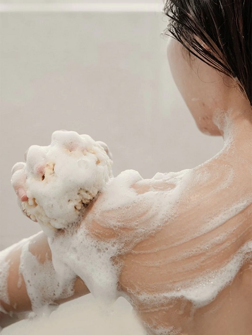 6 Castor Oil Body Wash Recipes for Healthy Glowing Skin 3