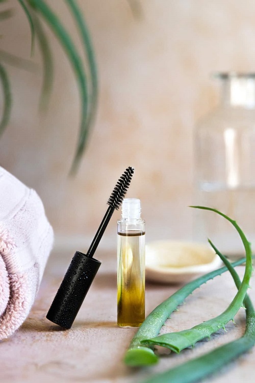 Is Aloe Vera Good for Eyelashes? 3