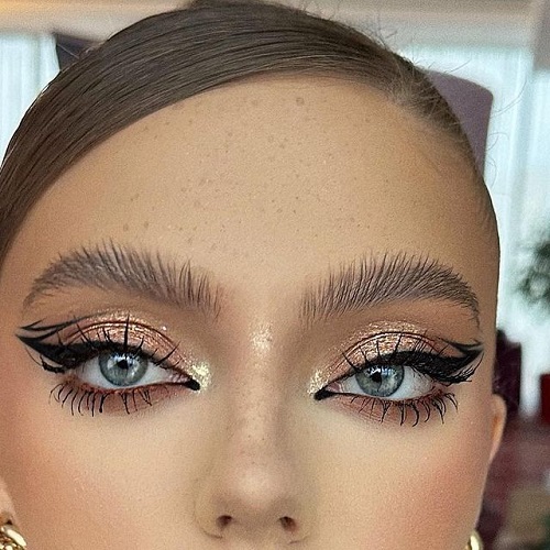 Graphic Eyeliner Looks You Need to Try