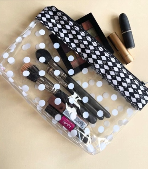 Clear Vinyl Makeup Bag DIY 2